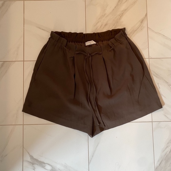 Babaton Paperbag Style Short - Picture 2 of 7